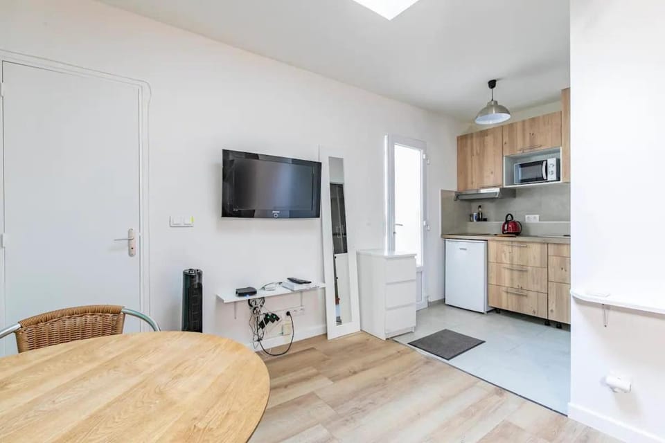 Gare du Nord Confortable pied à terre avec patio Apartment in Paris