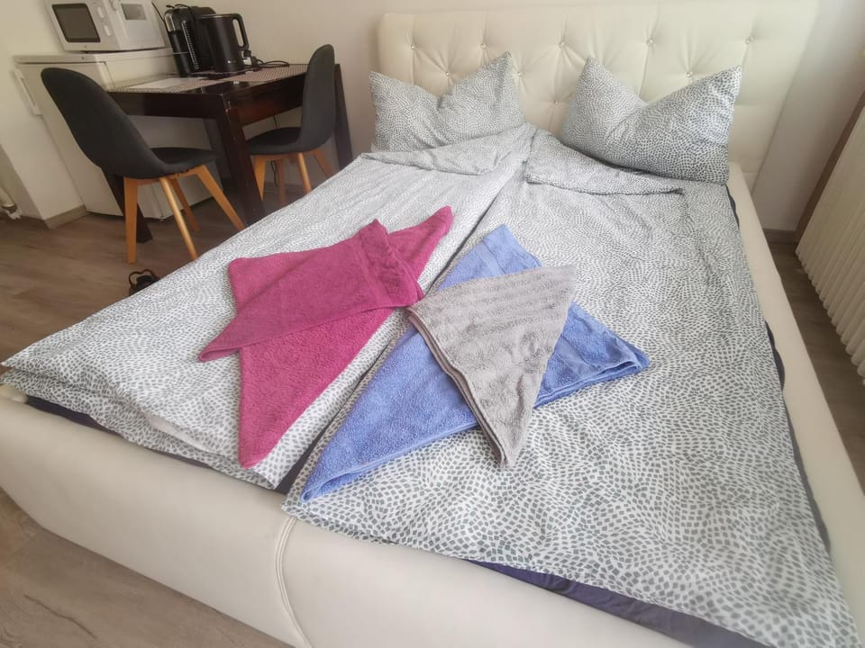 close to citycenter, 5 min metro U1, 50 m bus, Apartment in Munich