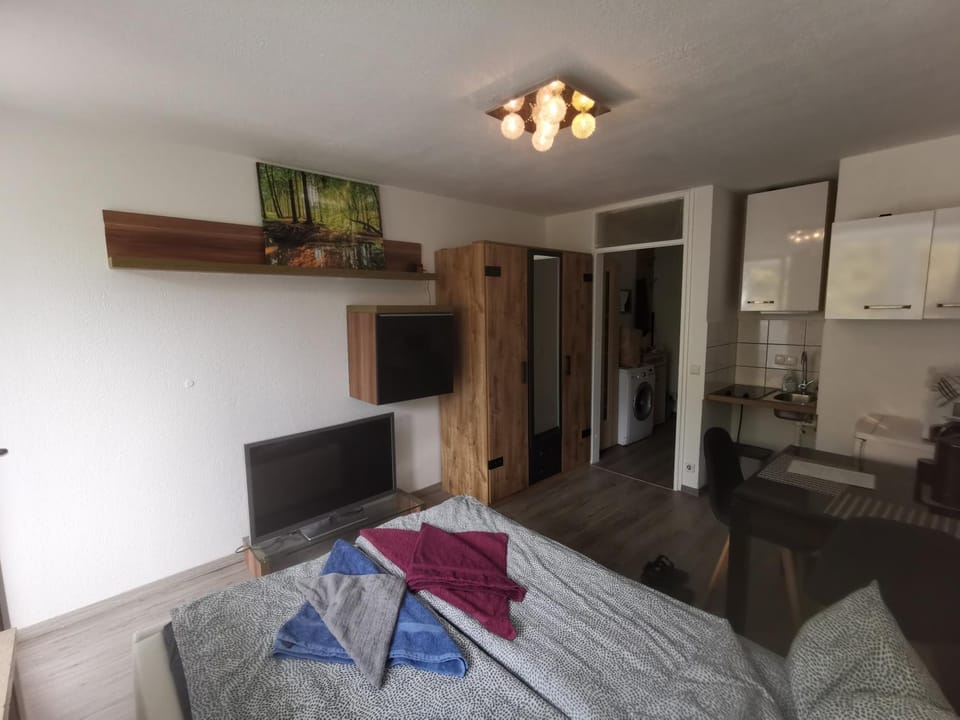 close to citycenter, 5 min metro U1, 50 m bus, Apartment in Munich