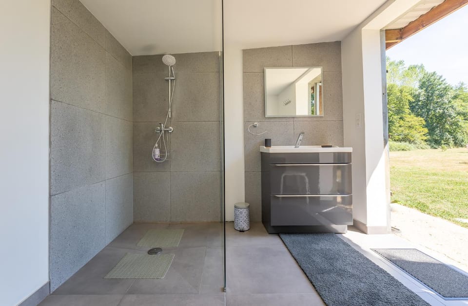Petit dôme Luxury tent in Auvergne-Rhône-Alpes