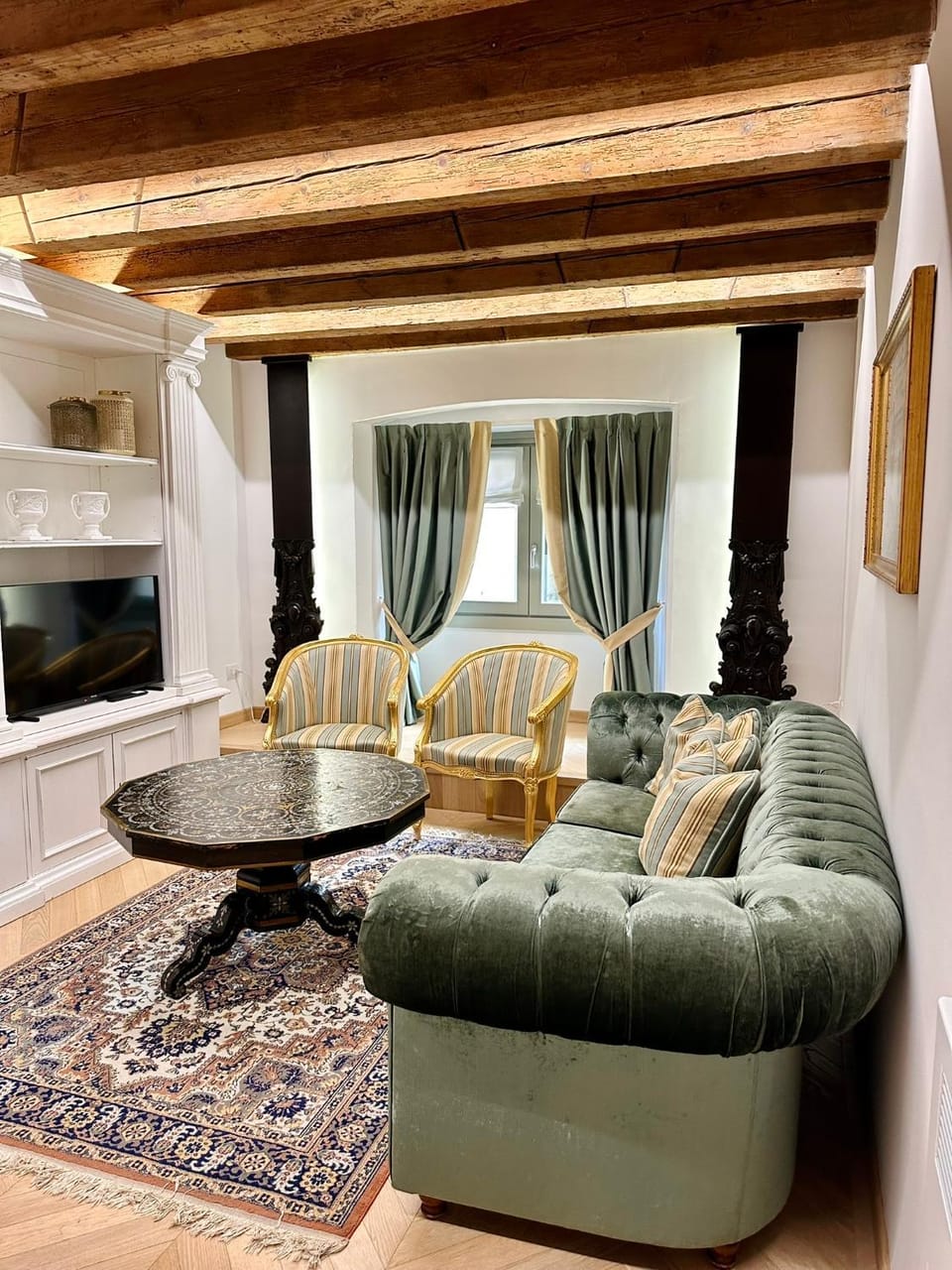 TV and multimedia, Living room, Seating area