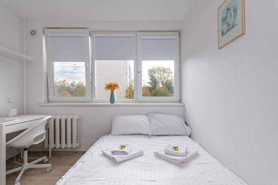 Bed, Living room, Seating area, Dining area, towels