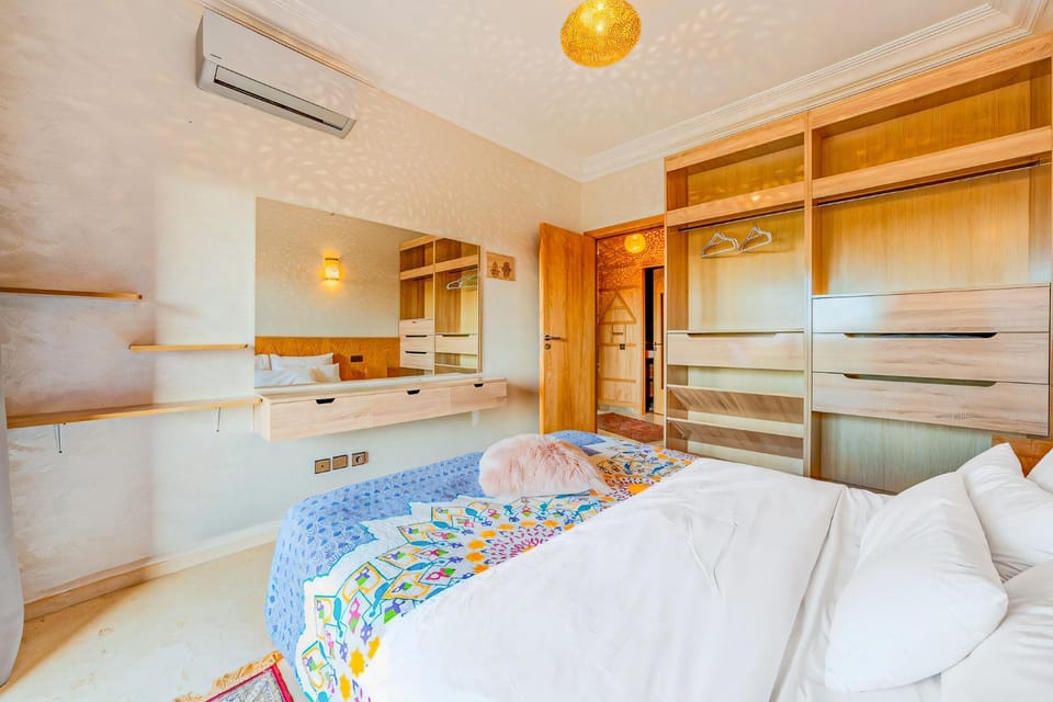 Bed, Photo of the whole room, Bedroom, wardrobe, air conditioner