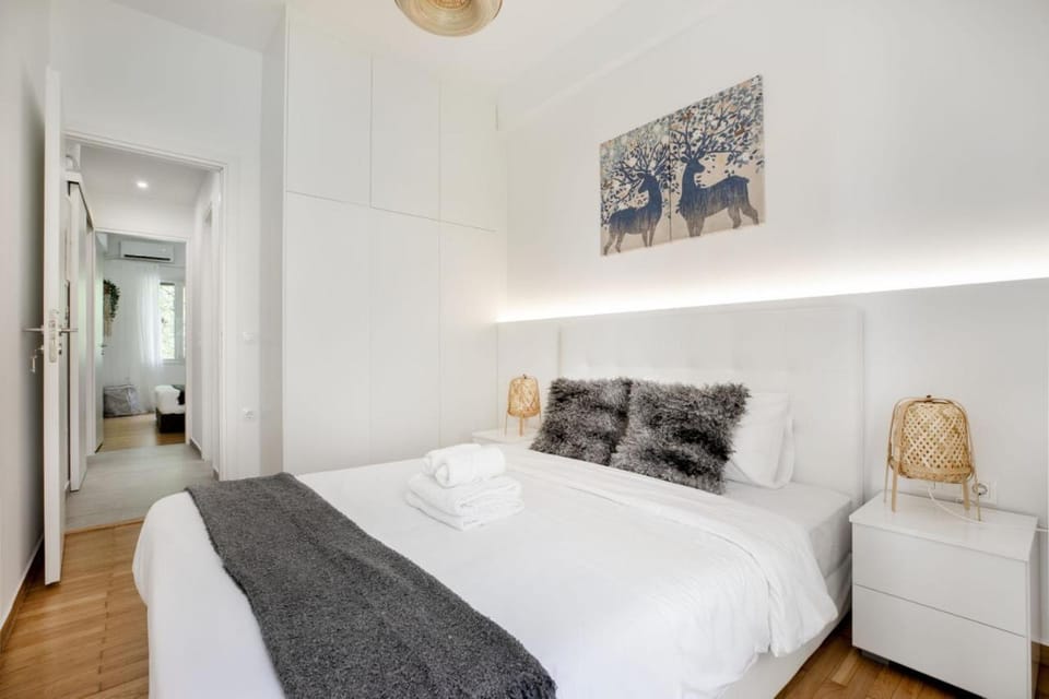 Photo of the whole room, Bedroom