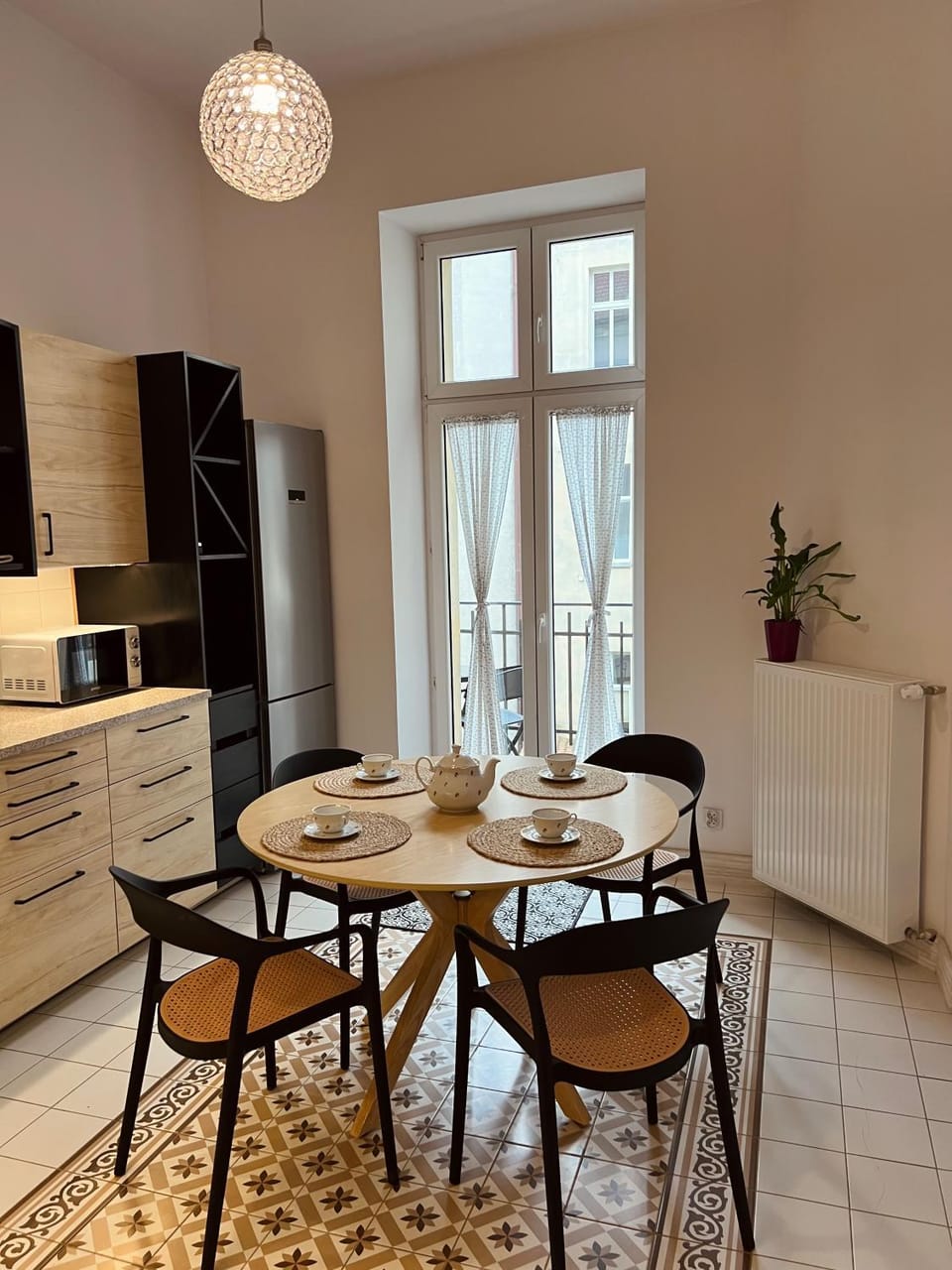 Dining area, microwave, kitchen