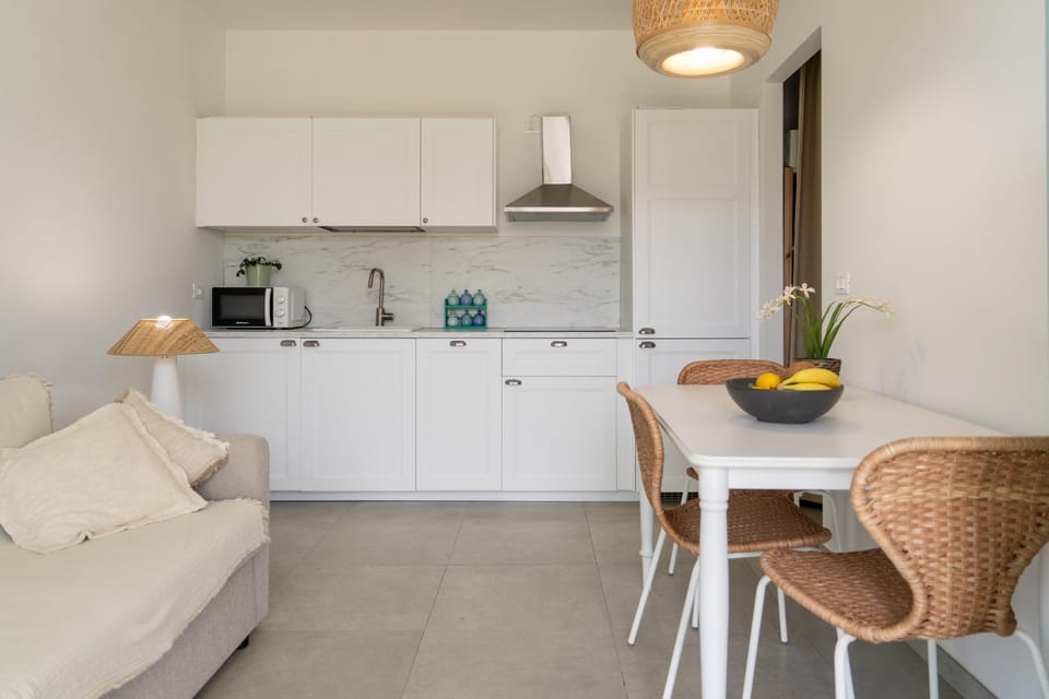 Kitchen or kitchenette, Living room, Dining area