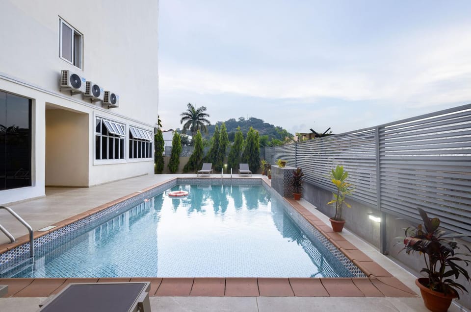 Property building, Day, Natural landscape, Mountain view, Pool view, Swimming pool, sunbed
