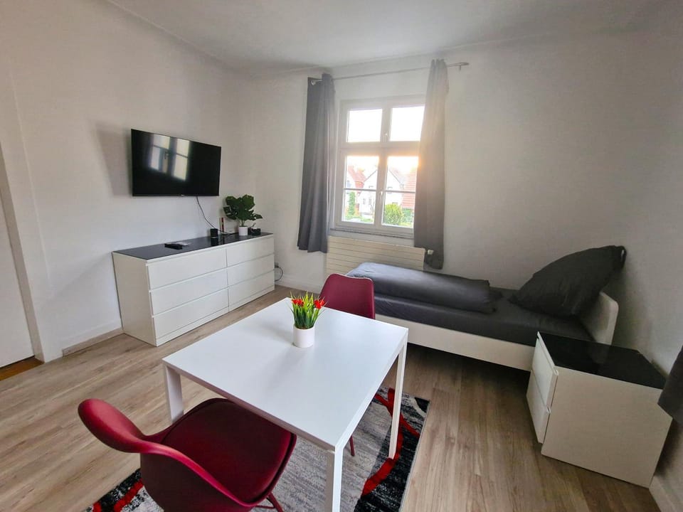 TV and multimedia, Seating area, Evening entertainment, Bedroom