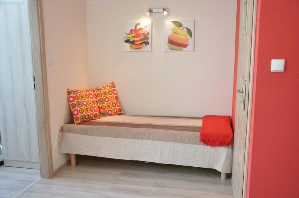 Bed, Living room