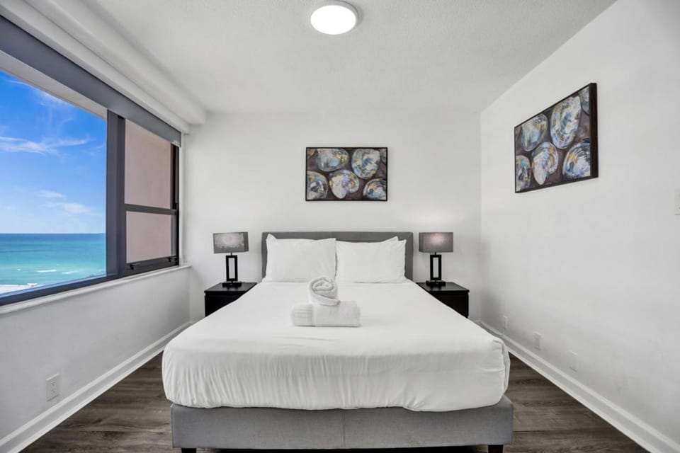 Adorable 2 Bedroom Condo Beach Service 1110 Apartment in Miami Beach