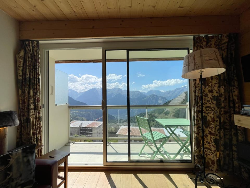 Balcony/Terrace, Dining area, Mountain view