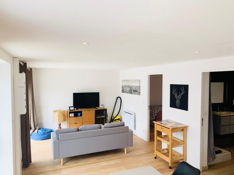 Communal lounge/ TV room, TV and multimedia, Living room