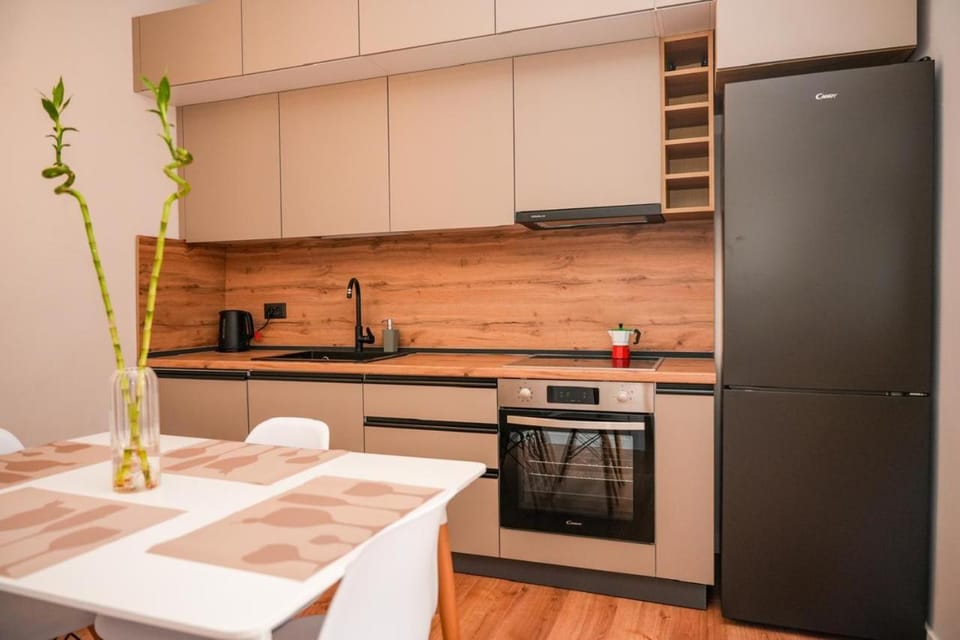 Kitchen or kitchenette, Dining area, dishwasher, oven