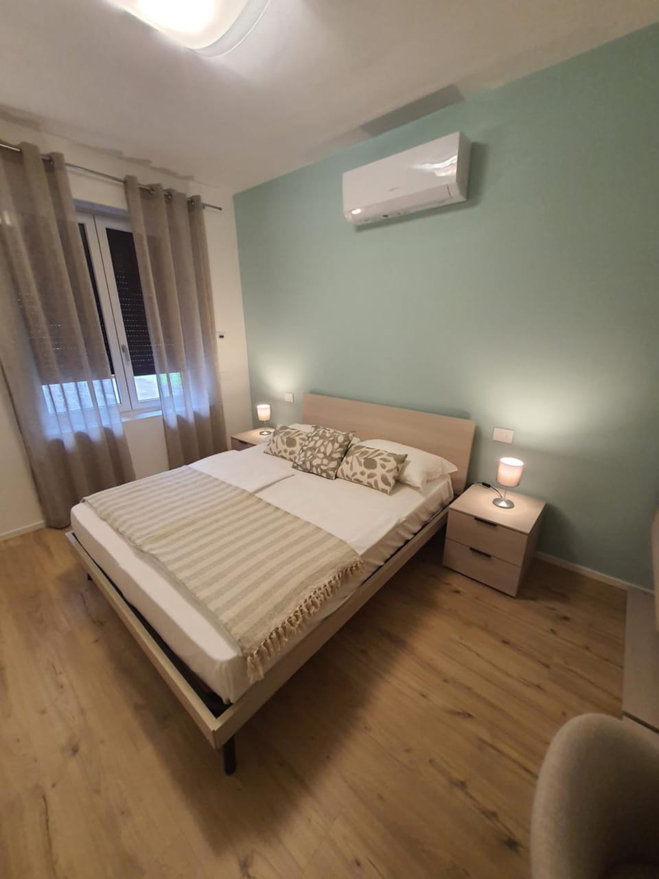 Bed, Photo of the whole room