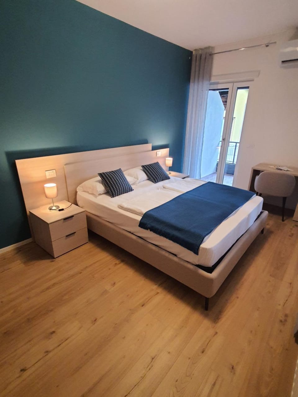 Bed, Photo of the whole room