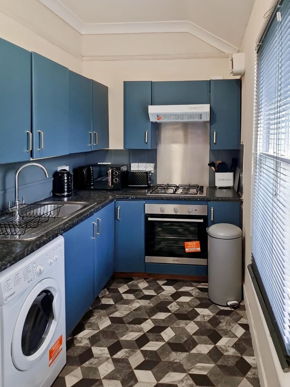 Evo Yellow Gravesend 2 bed Apartment - 2 mins STN Town Centre Apartment in Gravesend