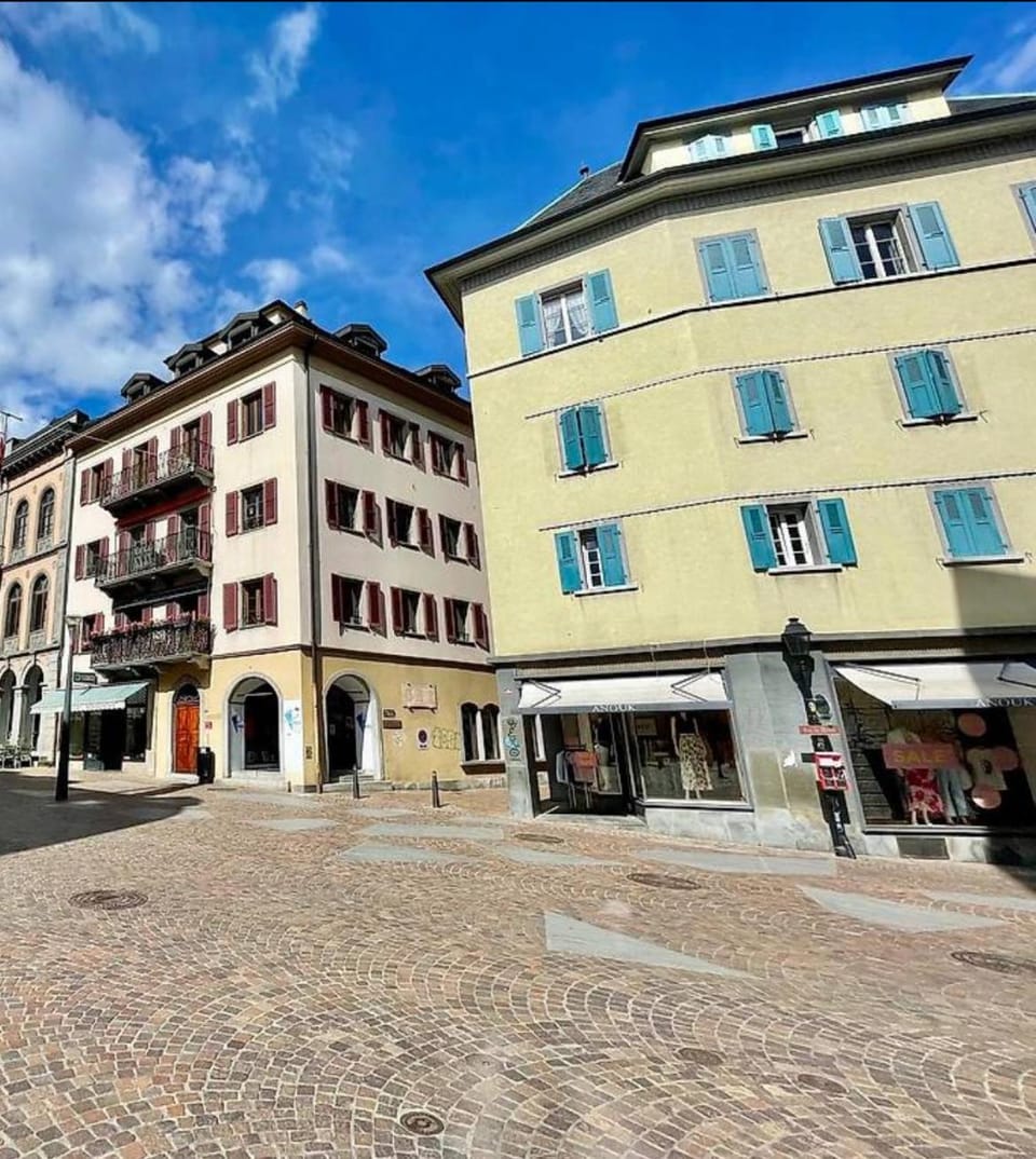 Property building, Location