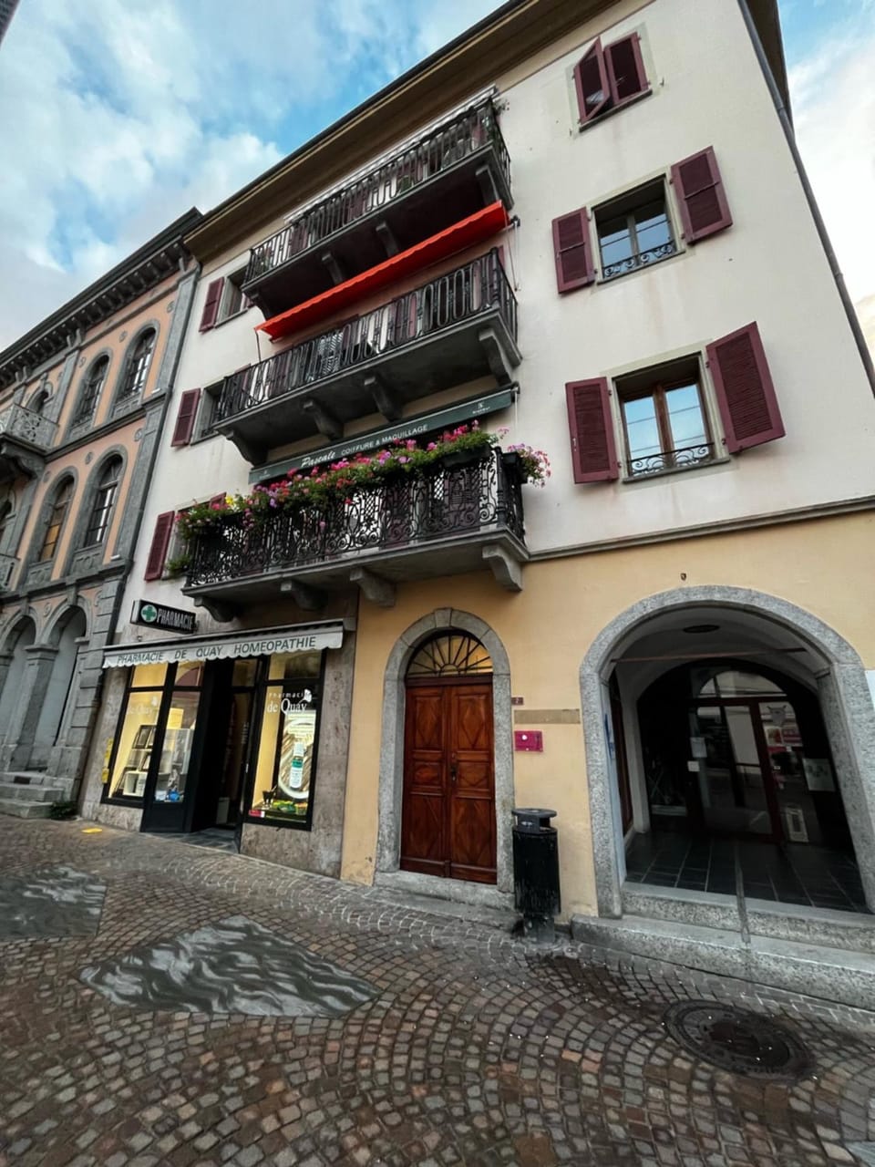 Property building, Facade/entrance