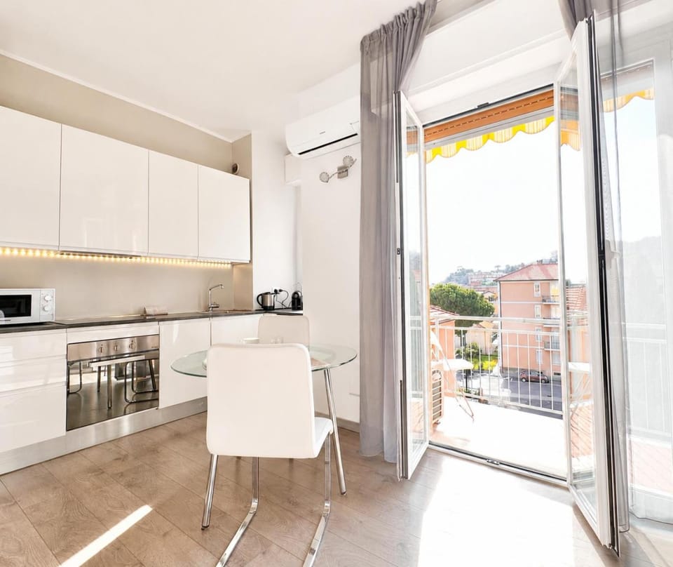 Hostdomus - Blanca Suite Apartment in Finale Ligure