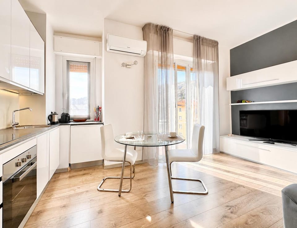 Hostdomus - Blanca Suite Apartment in Finale Ligure