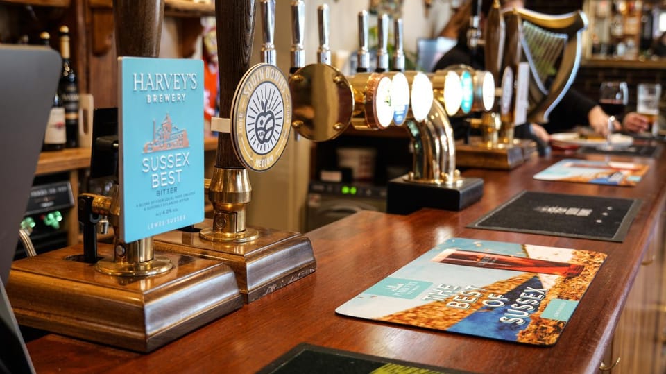 Royal Oak Retreat - Sleeps 6 Pub & Pet Friendly Apartment in Lewes District