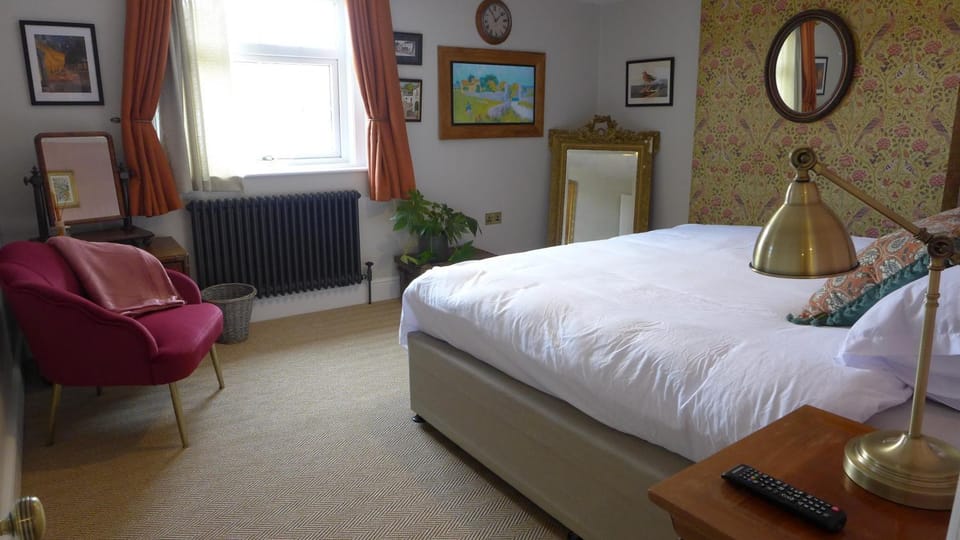 Royal Oak Retreat - Sleeps 6 Pub & Pet Friendly Apartment in Lewes District