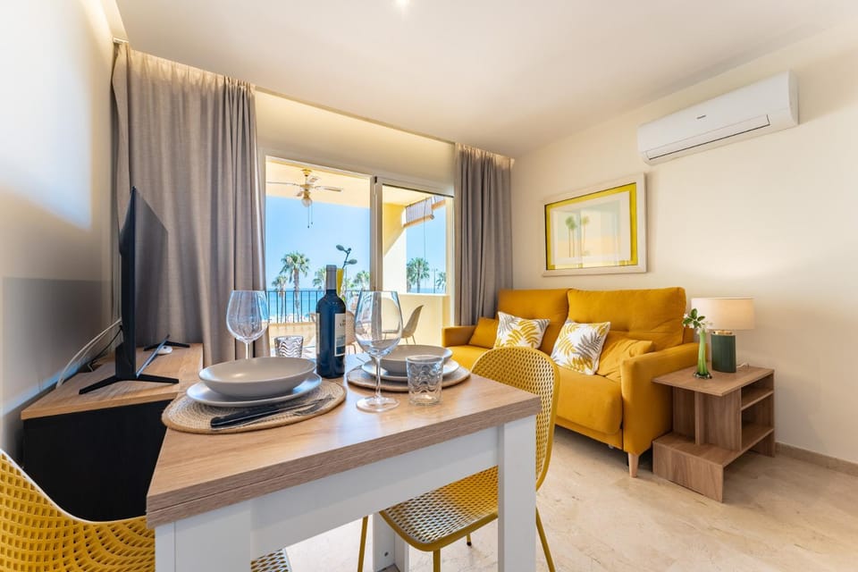 Living room, Dining area, air conditioner