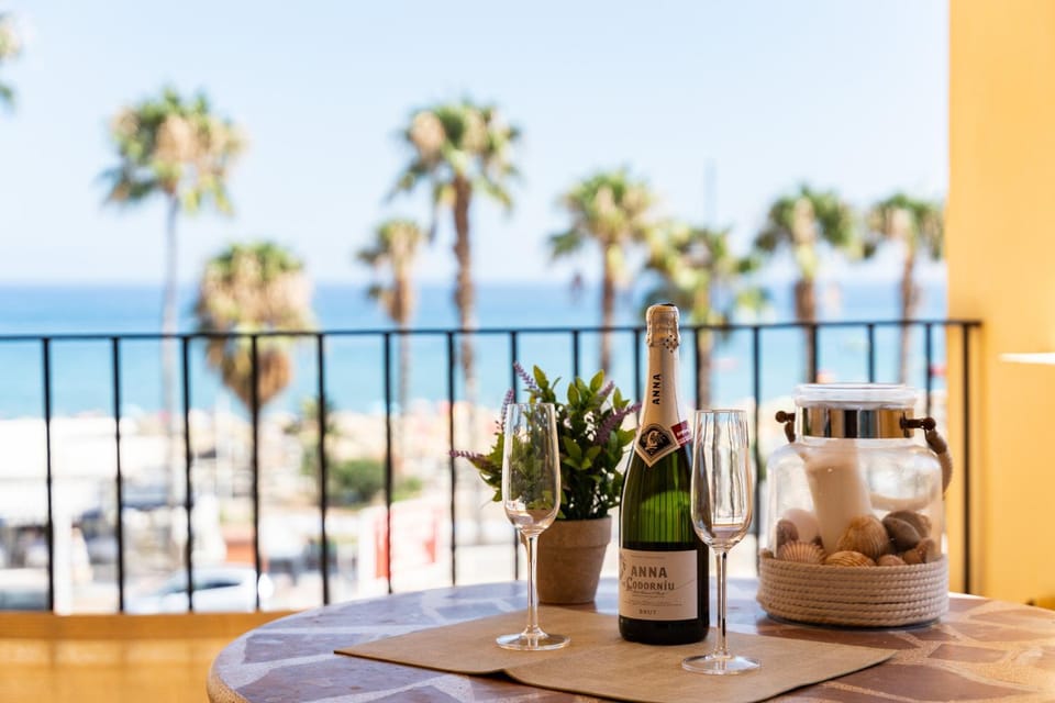 View (from property/room), Balcony/Terrace, Dining area, Sea view