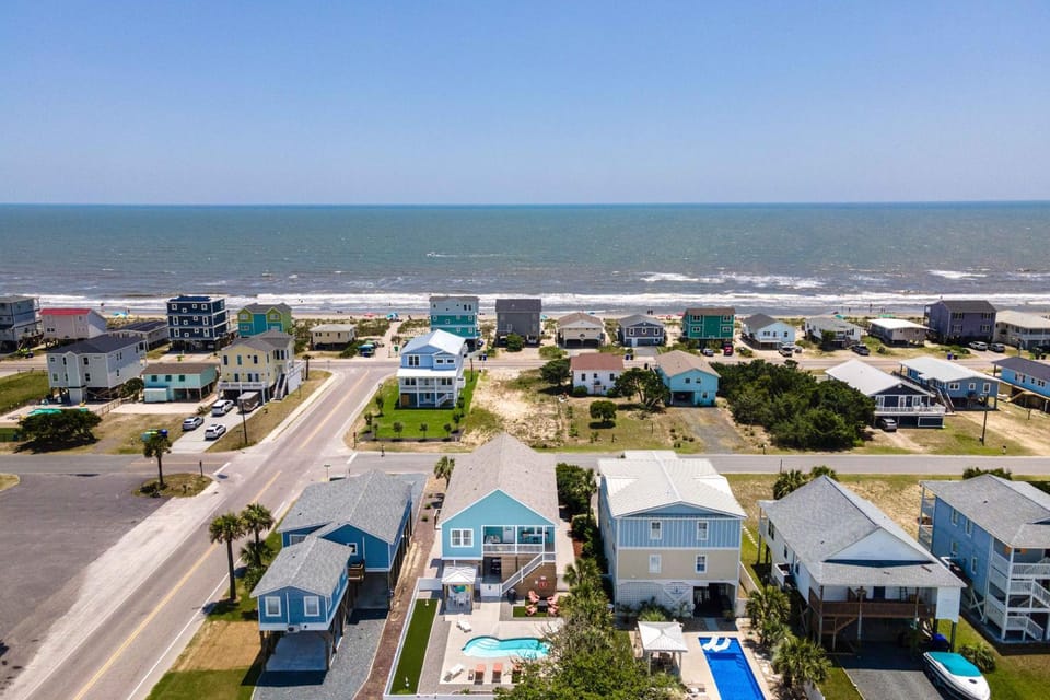 Chick-Inn of the Sea by Oak Island Accommodations House in Oak Island