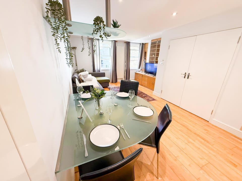 Living room, Seating area, Dining area