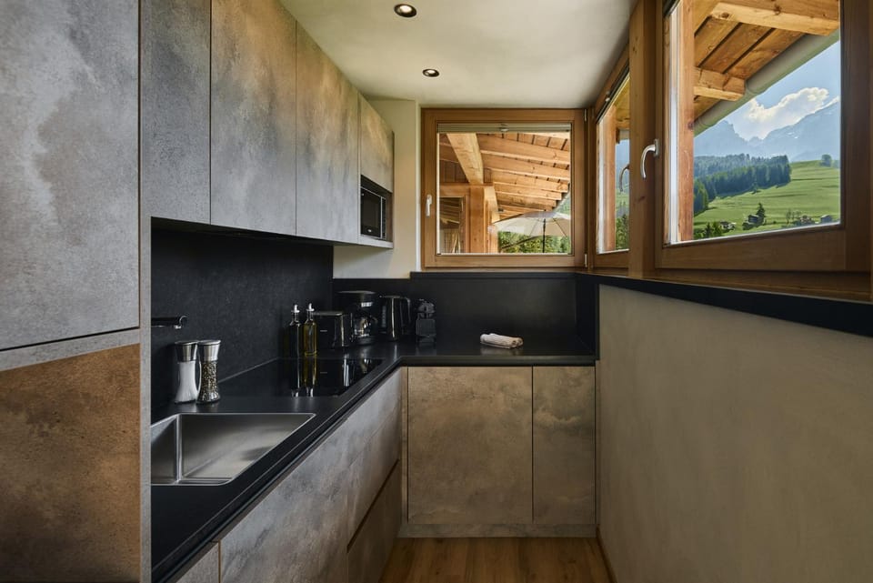 Day, Natural landscape, Coffee/tea facilities, View (from property/room), Kitchen or kitchenette, Mountain view, microwave, stove, kitchen