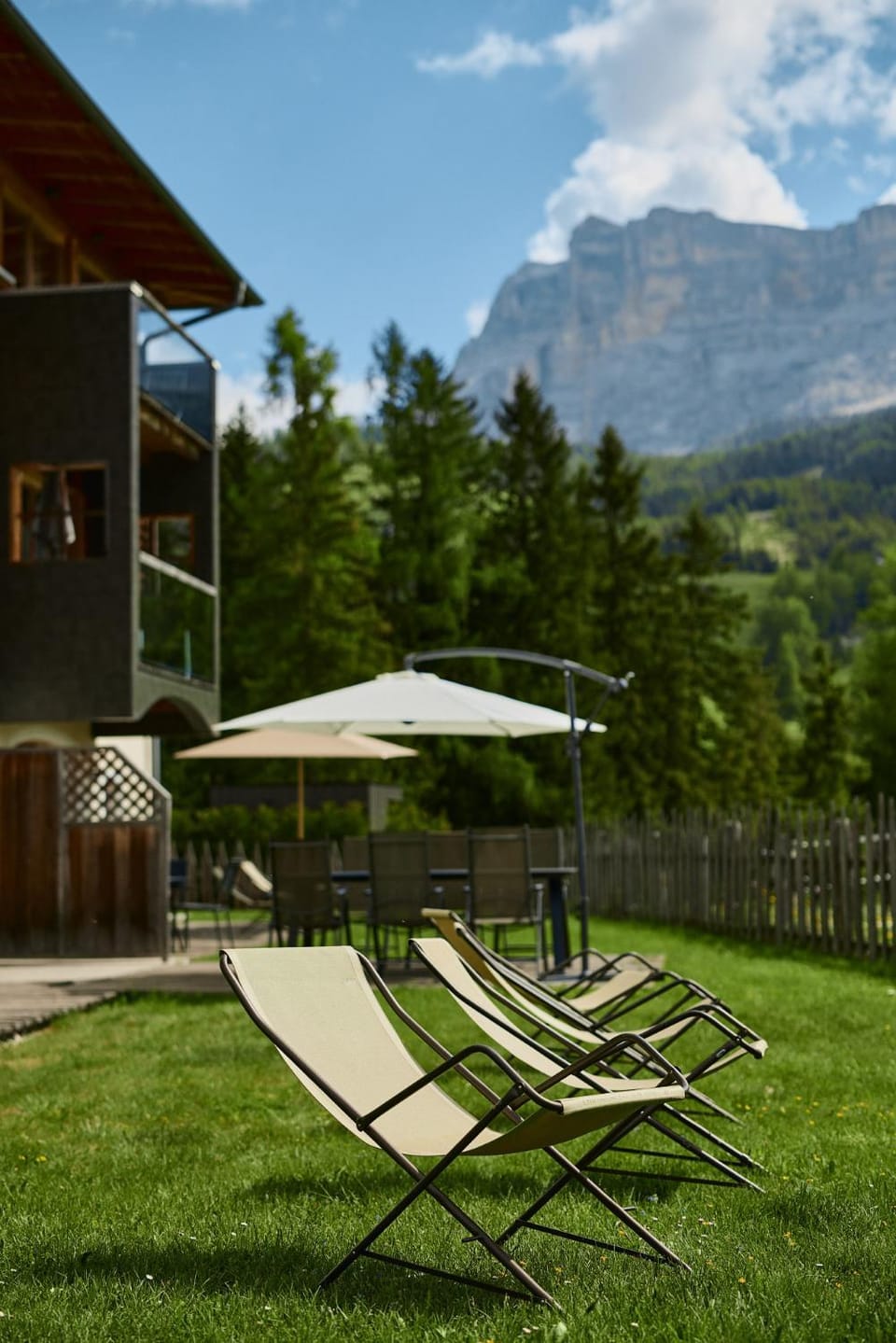 Natural landscape, Garden, View (from property/room), Garden view, Mountain view, Inner courtyard view, sunbed