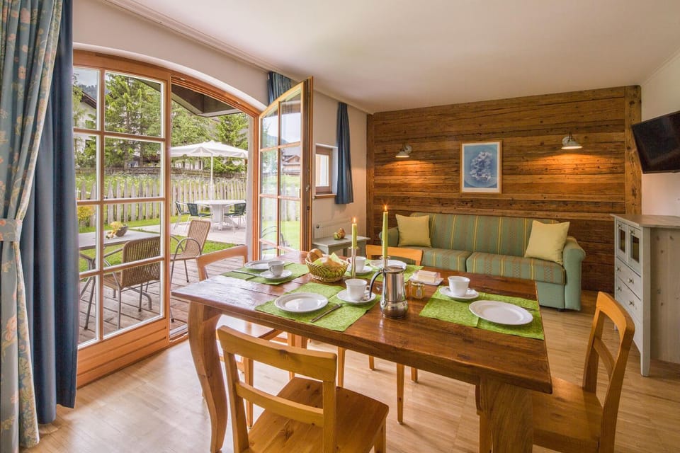 Garden, Garden, Balcony/Terrace, Balcony/Terrace, Living room, Seating area, Dining area, Garden view, Garden view, heating