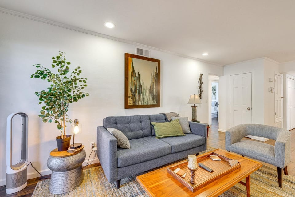 Quiet Condo w/ Pool Access, Near Arizona Boardwalk House in Scottsdale