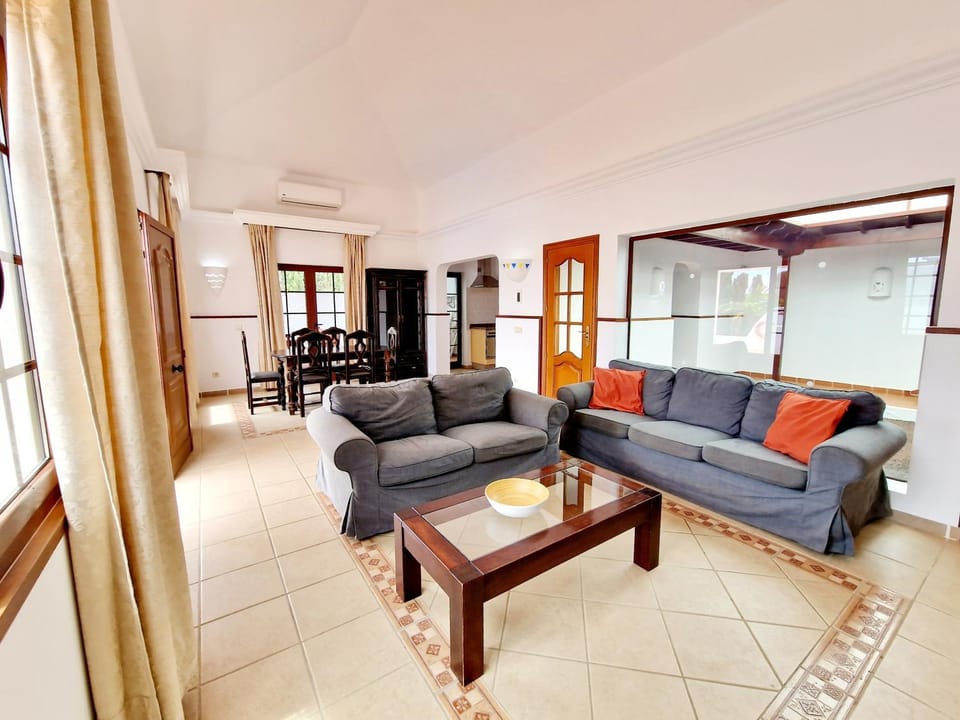 Villa Marta con piscina privada climatizada House in Playa Blanca