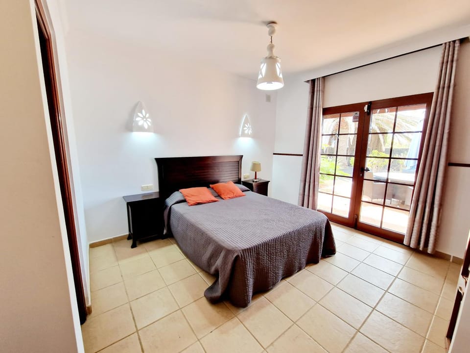 Villa Marta con piscina privada climatizada House in Playa Blanca