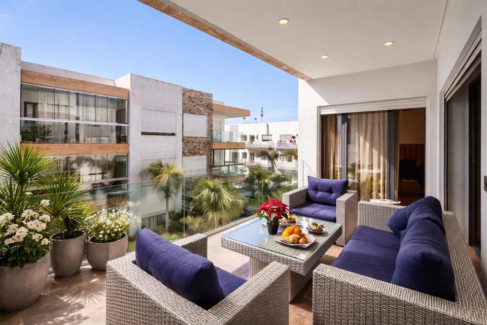 Luxury 2Ch Face Plage 3 Piscines Jardin Apartment in Casablanca-Settat