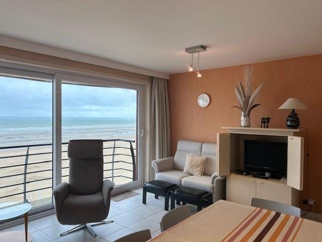 Primavera 0502 - 2 bedrooms 6p - centrally located with amazing sea view Apartment in Koksijde