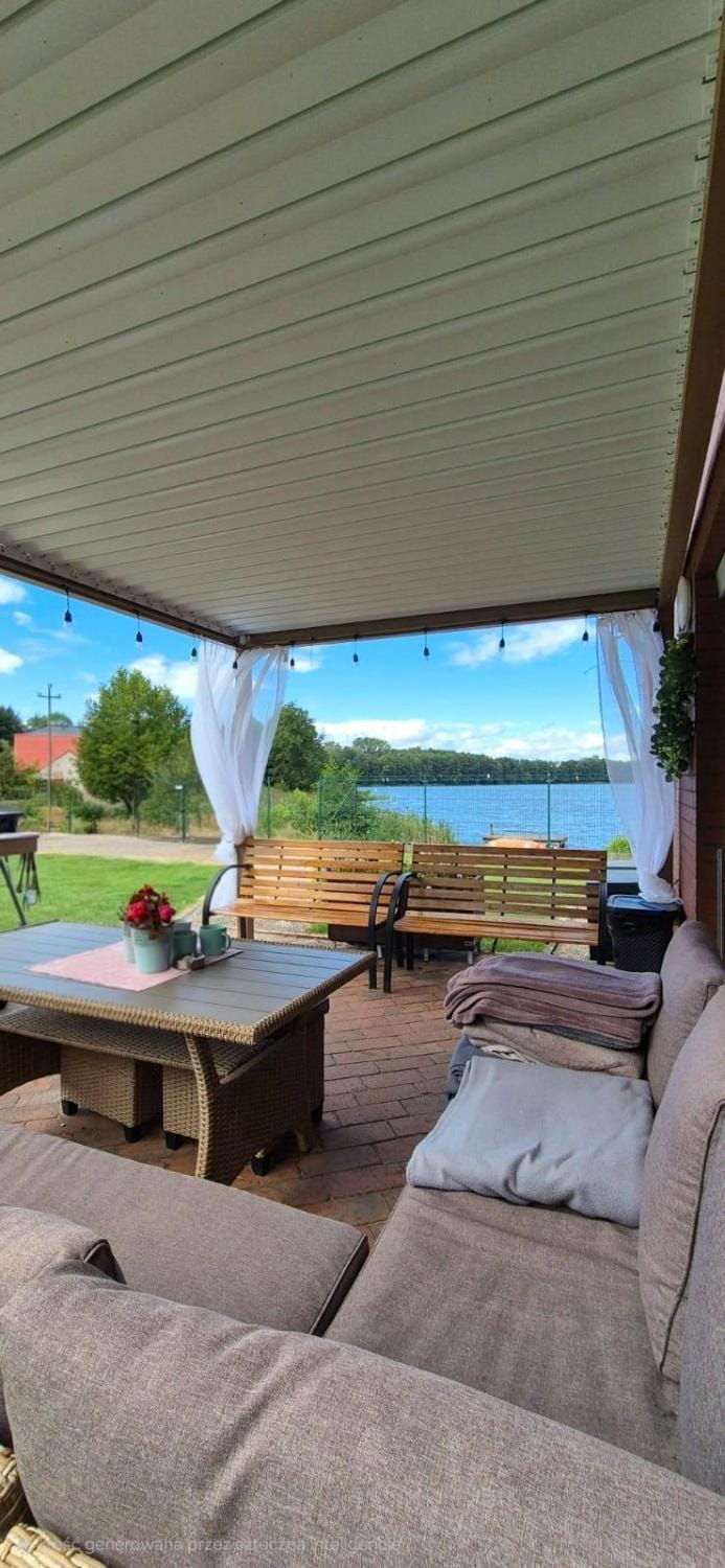 DOM NAD JEZIOREM KUŹNIa Villa in Greater Poland Voivodeship