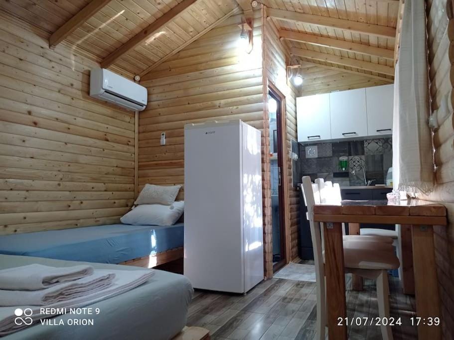 Kitchen or kitchenette, Living room, Seating area, air conditioner