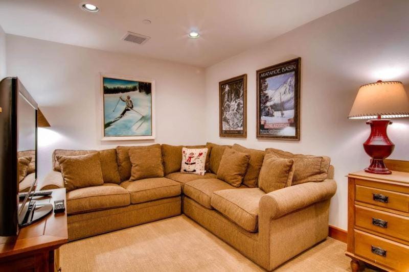 Meadows Townhome A5 by East West Hospitality Apartment in Beaver Creek