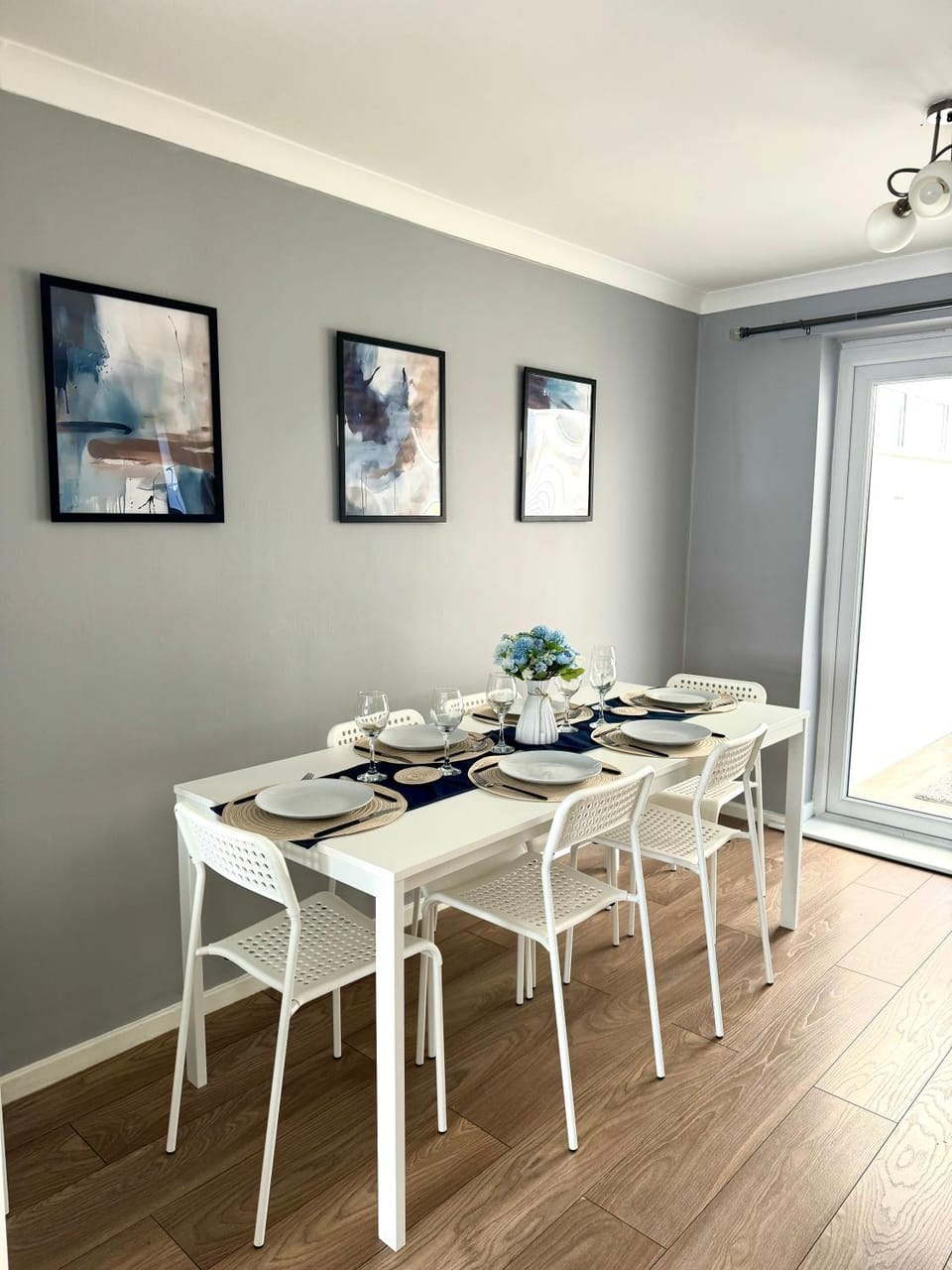 Seating area, Dining area