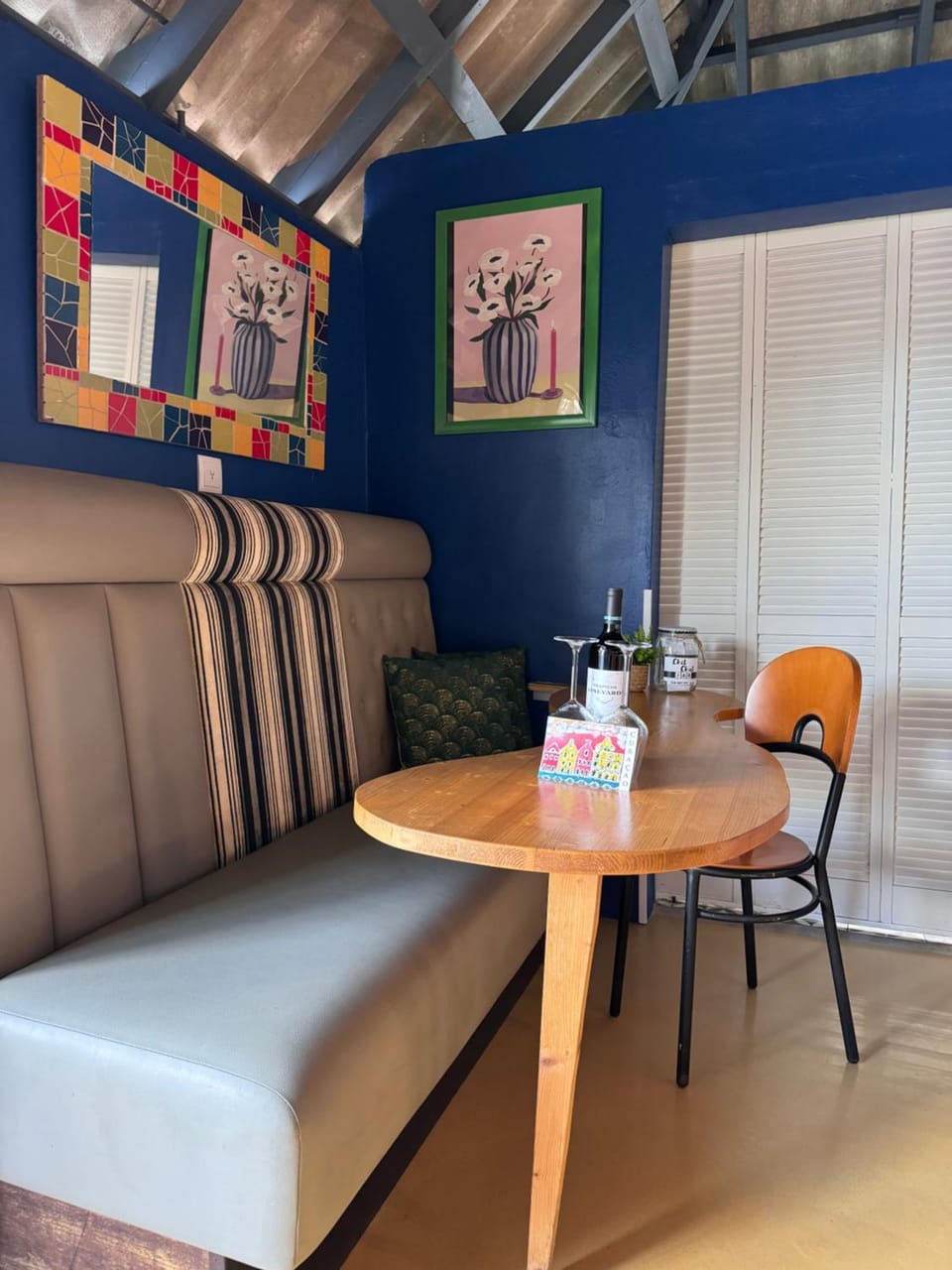 Living room, Decorative detail, Seating area, Dining area, Breakfast