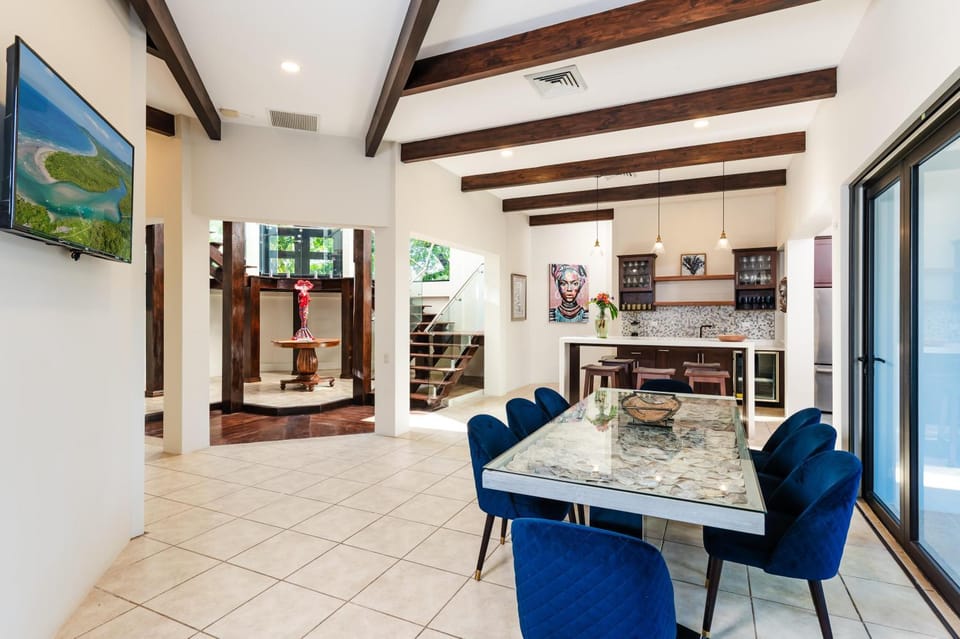 Golf from home! 8BR Lux Villa, Pool, Beach Club! Villa in Guanacaste Province