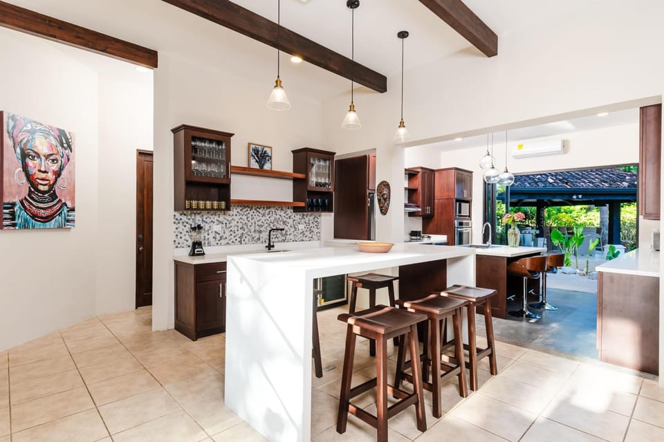 Golf from home! 8BR Lux Villa, Pool, Beach Club! Villa in Guanacaste Province