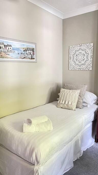 Gatelodge - Charming 2-Bed Cottage, Exmouth - Sleeps 3 House in Exmouth