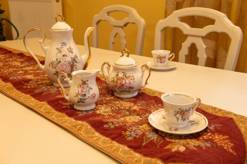 Coffee/tea facilities, Dining area