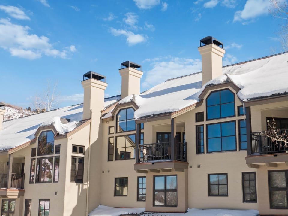 Meadows Townhome M2 by East West Hospitality Apartment in Beaver Creek