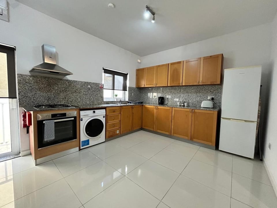 Kitchen or kitchenette, oven, stove, toaster, washing machine