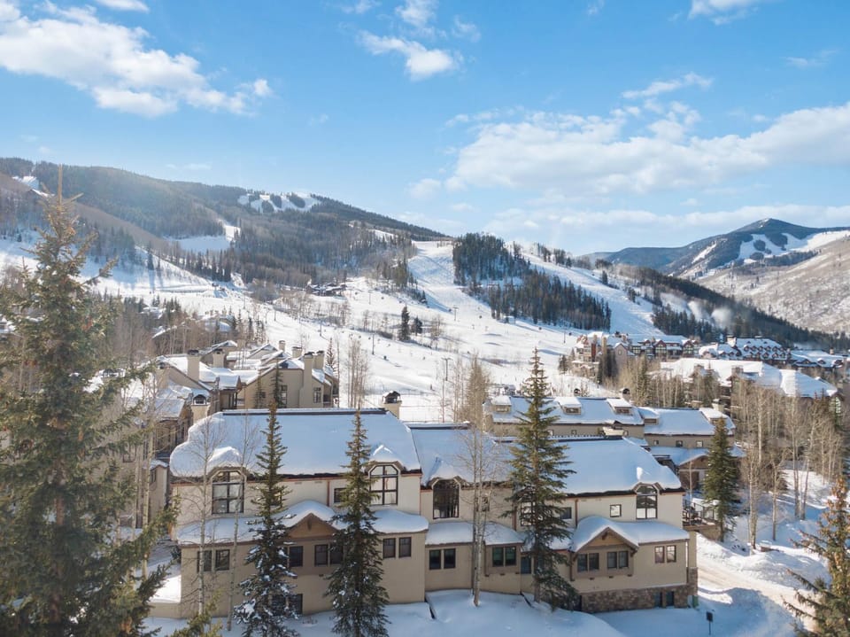 Meadows Townhome M3 by East West Hospitality Apartment in Beaver Creek